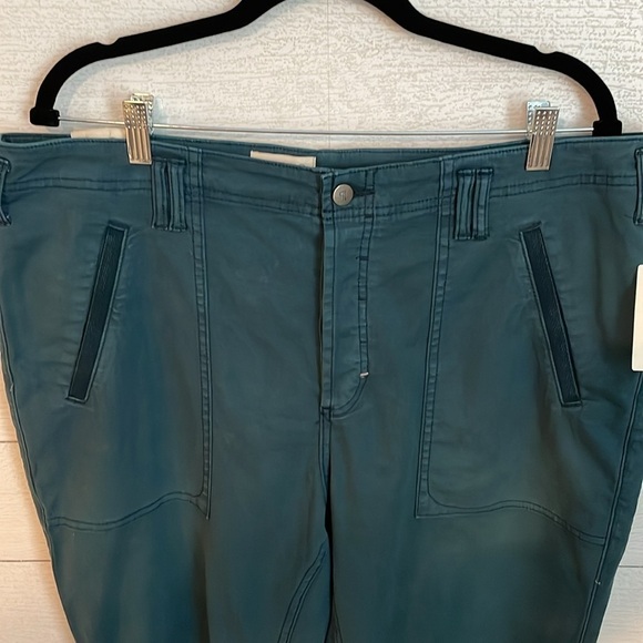 Pilcro Women's the Yaya Mid rise crop flare distressed hem turquoise sz 33T NWT - Picture 5 of 16